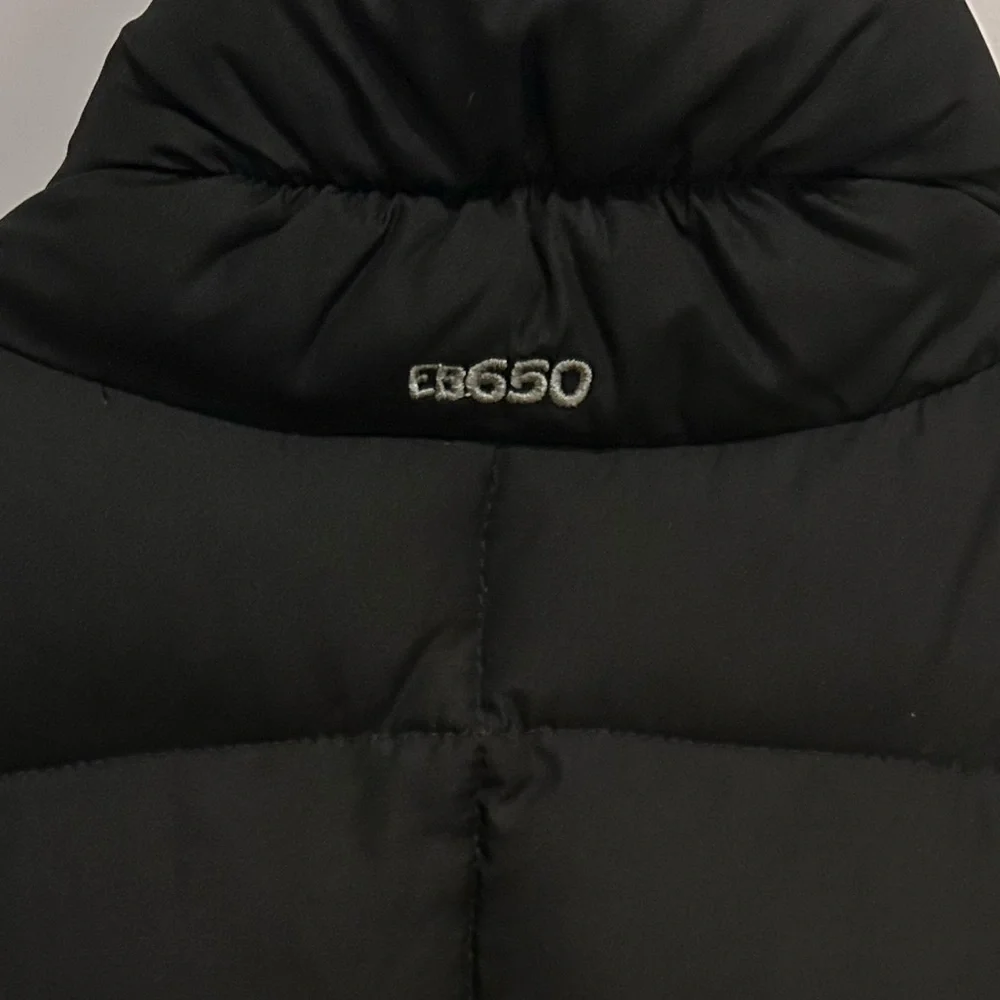 NWT Eddie Bauer women’s medium black classic down puffer vest w/adjustable snaps - Picture 9 of 9